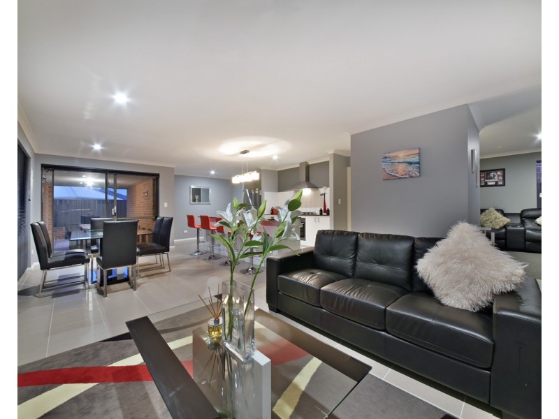 32 Azolla Street, Banksia Grove WA 6031