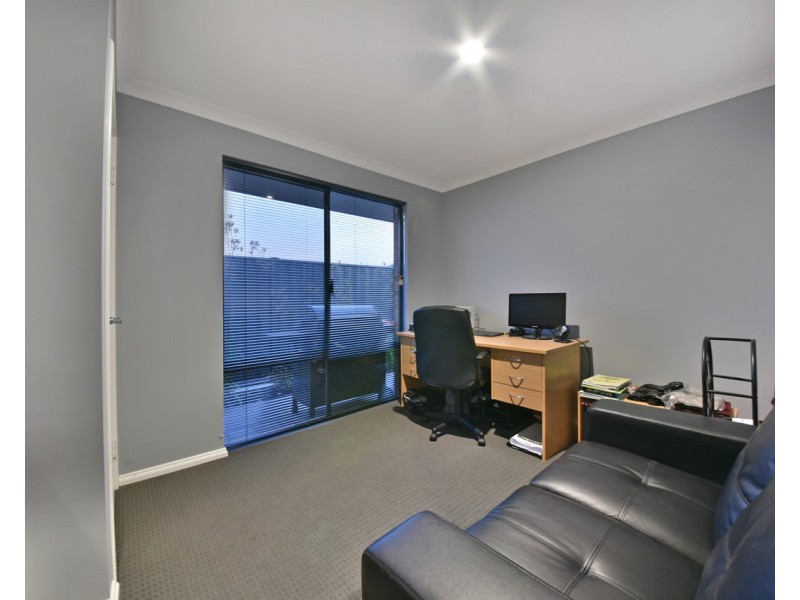32 Azolla Street, Banksia Grove WA 6031