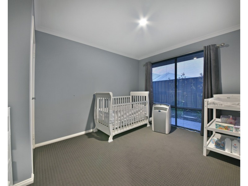 32 Azolla Street, Banksia Grove WA 6031