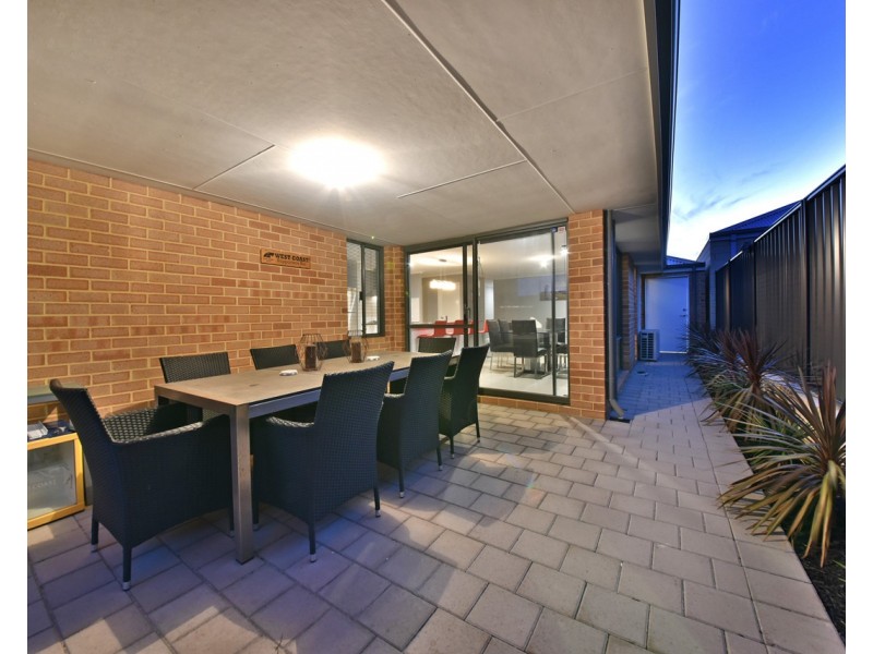 32 Azolla Street, Banksia Grove WA 6031