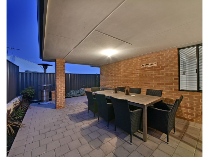 32 Azolla Street, Banksia Grove WA 6031