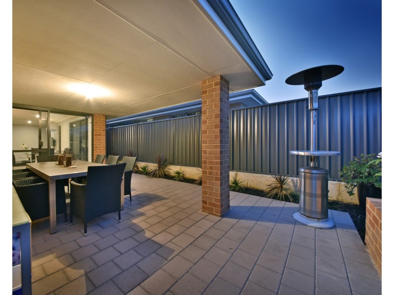 32 Azolla Street, Banksia Grove WA 6031