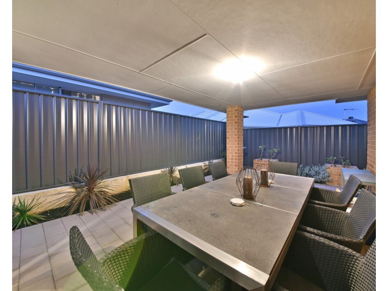 32 Azolla Street, Banksia Grove WA 6031