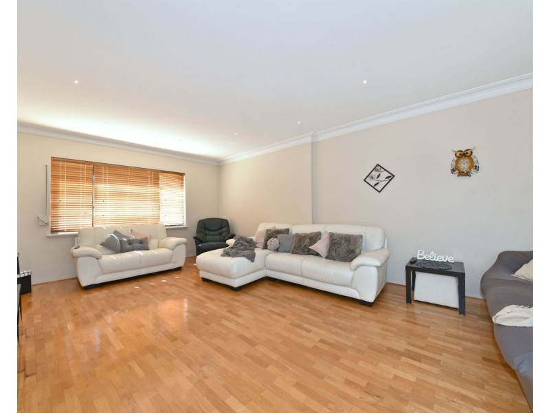 9 Trieste Court, Mindarie WA 6030