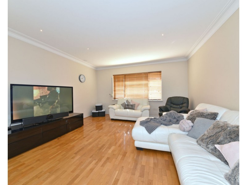 9 Trieste Court, Mindarie WA 6030