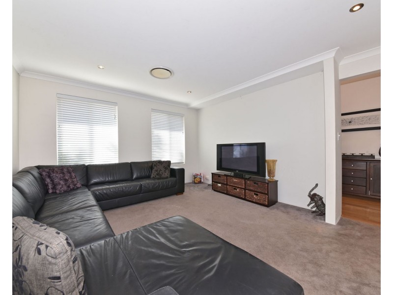 27 Airlie Chase, Clarkson WA 6030