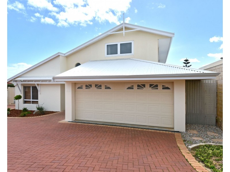 21A Holyhead Green, Mindarie WA 6030