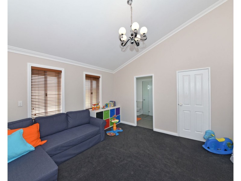 21A Holyhead Green, Mindarie WA 6030