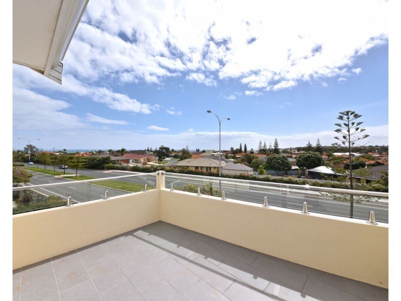 21A Holyhead Green, Mindarie WA 6030