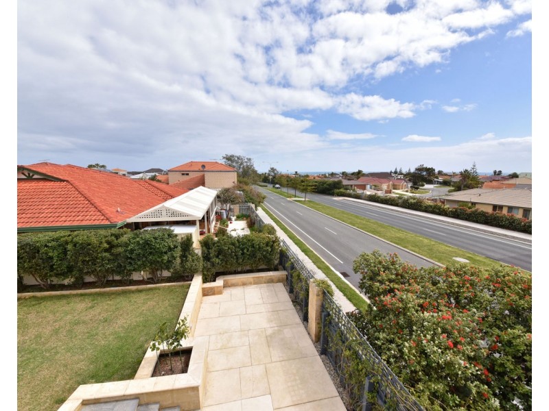 21A Holyhead Green, Mindarie WA 6030