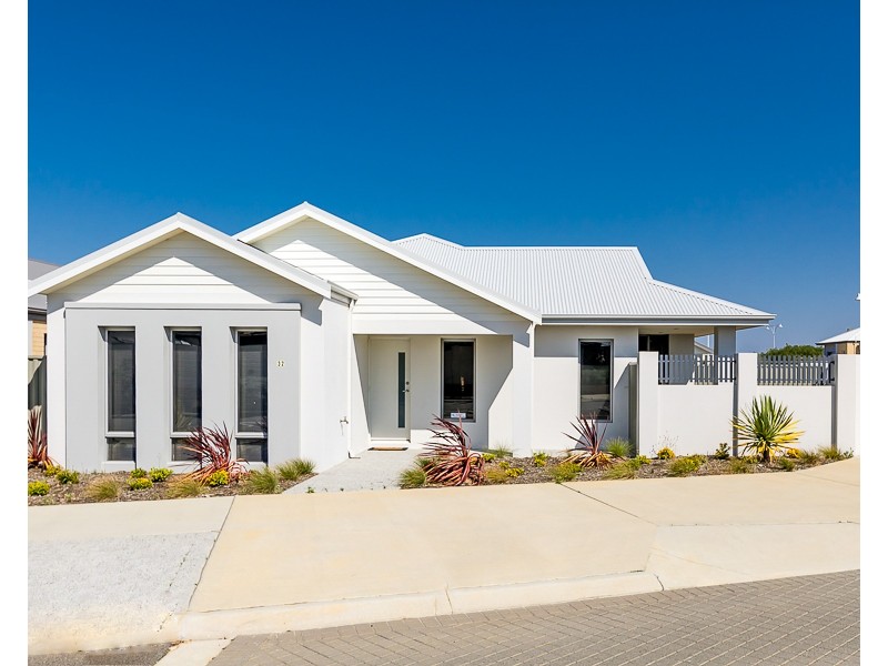 32 Santapola Approach, Alkimos WA 6038