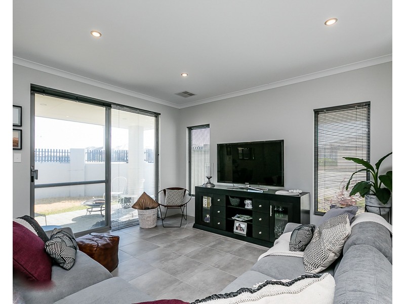 32 Santapola Approach, Alkimos WA 6038