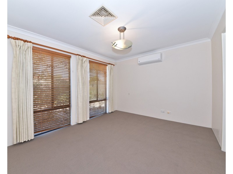 4 Rover Court, Quinns Rocks WA 6030