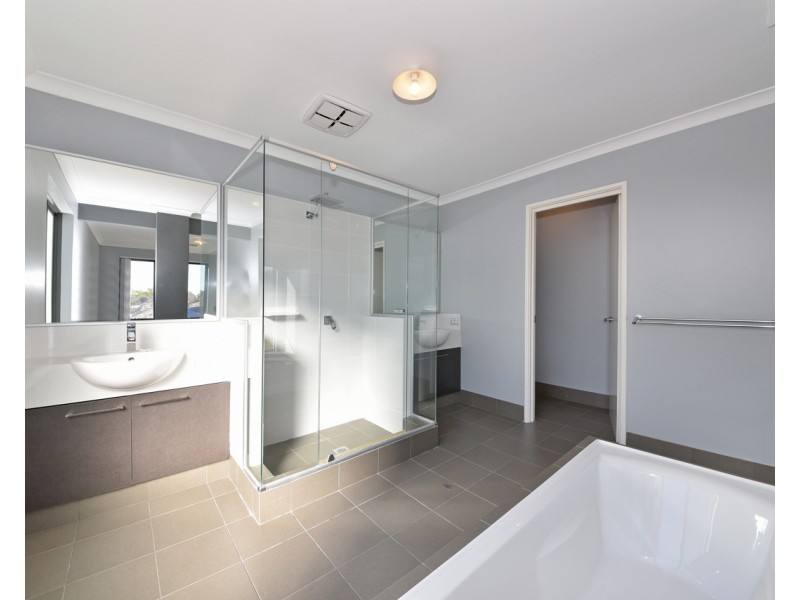 27 Roundhouse Parade, Jindalee WA 6036