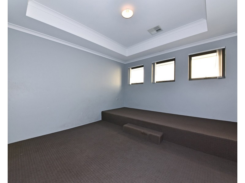 27 Roundhouse Parade, Jindalee WA 6036