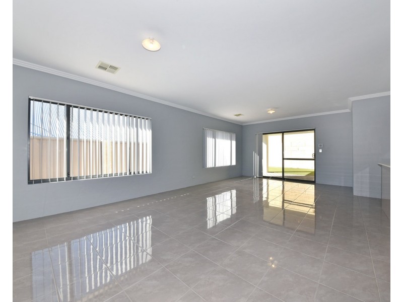 27 Roundhouse Parade, Jindalee WA 6036