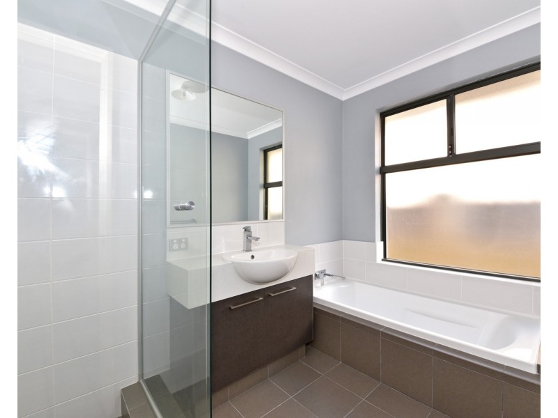 27 Roundhouse Parade, Jindalee WA 6036