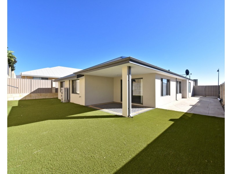 27 Roundhouse Parade, Jindalee WA 6036