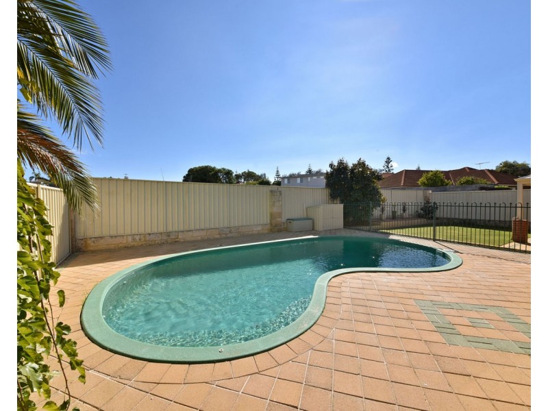 34 Savona Grove, Mindarie WA 6030