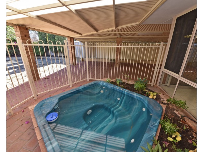 51 Stradbroke Gardens, Ridgewood WA 6030