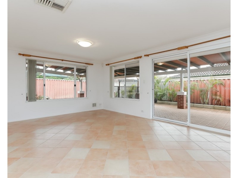 15 Canopy Court, Banksia Grove WA 6031