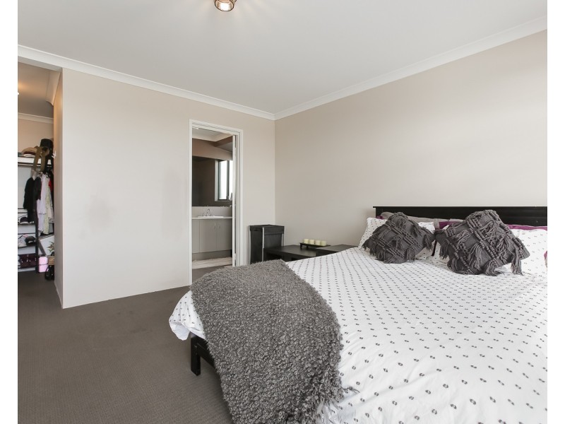 16 Somerton Drive, Alkimos WA 6038