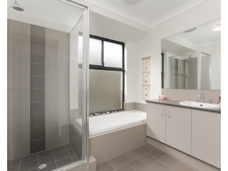 16 Somerton Drive, Alkimos WA 6038