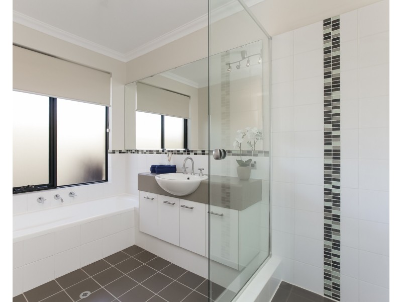 4 Moonraker Road, Jindalee WA 6036