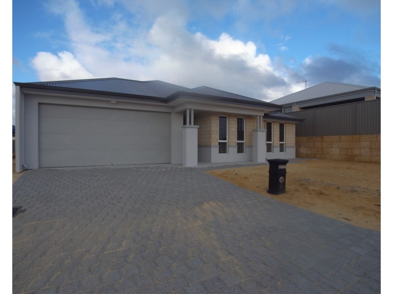 4 Labuan Way, Clarkson WA 6030