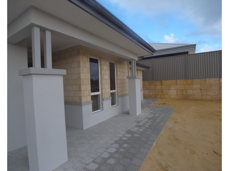 4 Labuan Way, Clarkson WA 6030