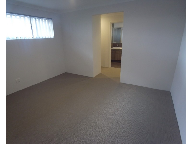 4 Labuan Way, Clarkson WA 6030