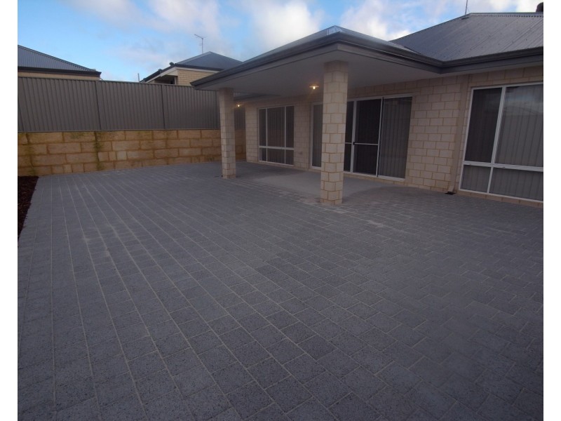 4 Labuan Way, Clarkson WA 6030