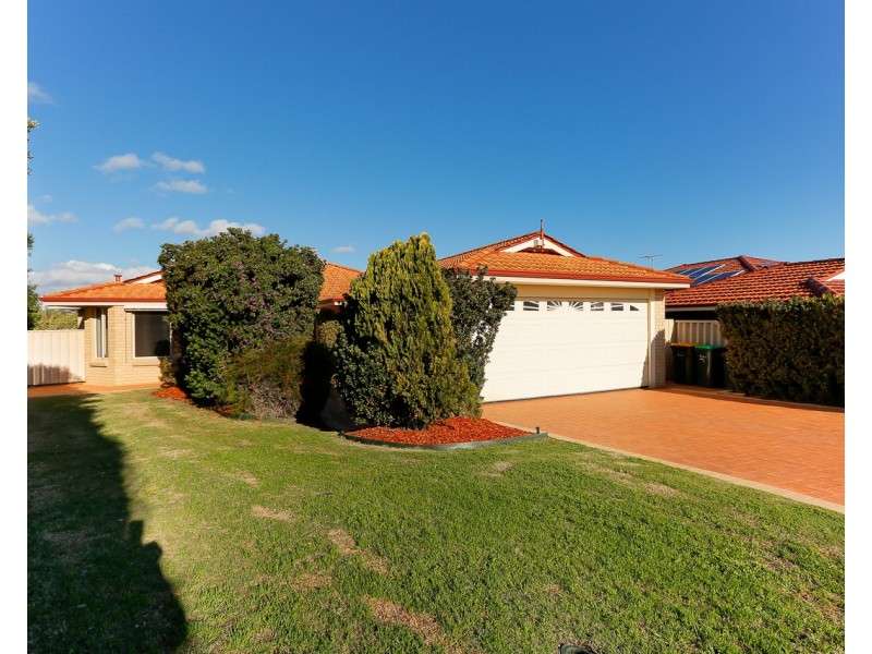 16 Glendevon Turn, Kinross WA 6028