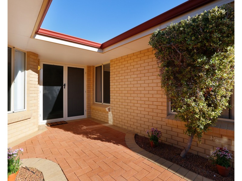 16 Glendevon Turn, Kinross WA 6028