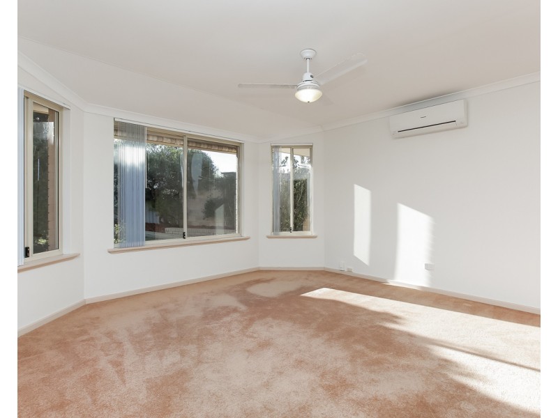 16 Glendevon Turn, Kinross WA 6028