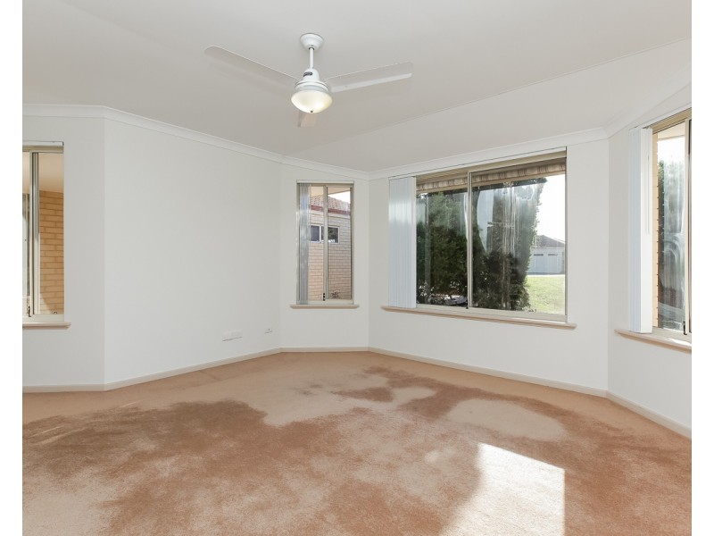 16 Glendevon Turn, Kinross WA 6028