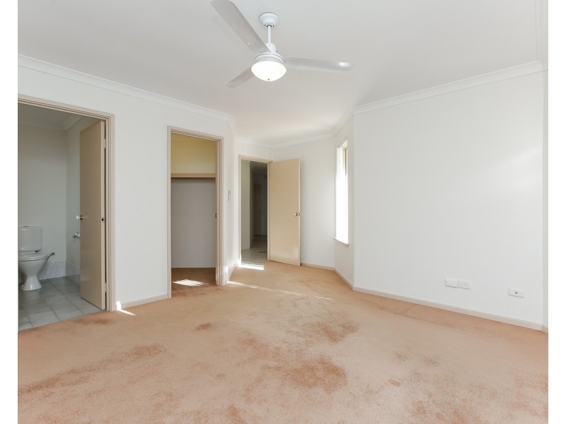 16 Glendevon Turn, Kinross WA 6028