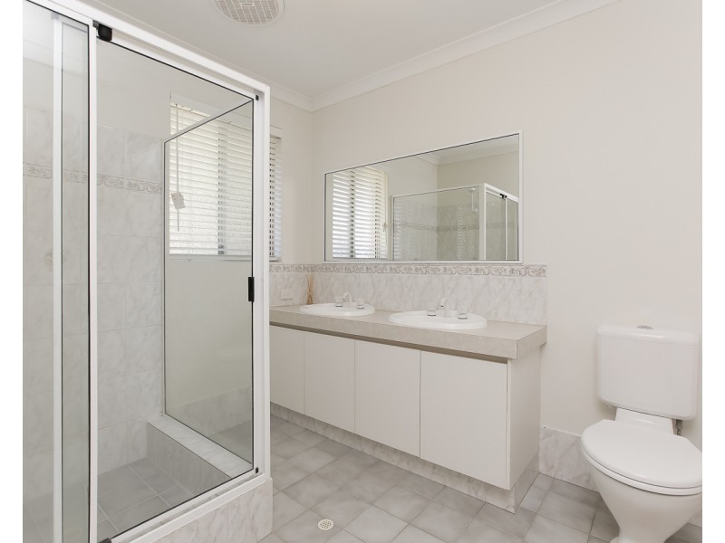 16 Glendevon Turn, Kinross WA 6028