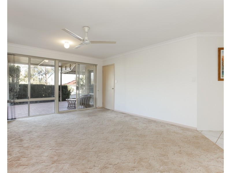 16 Glendevon Turn, Kinross WA 6028