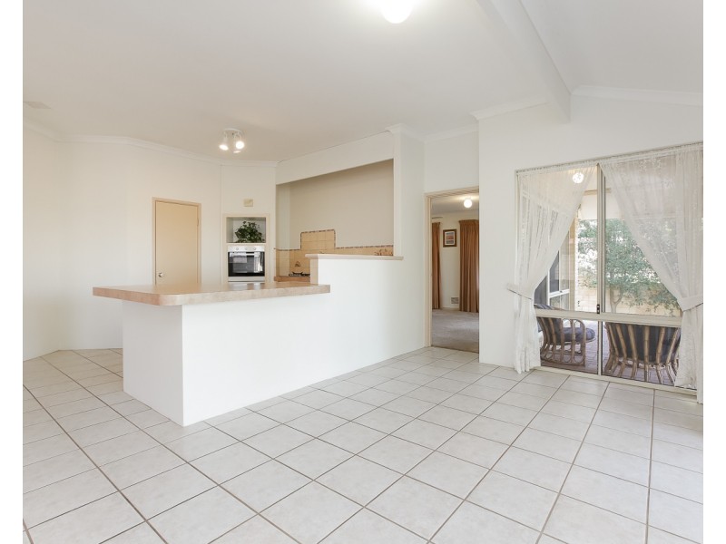 16 Glendevon Turn, Kinross WA 6028