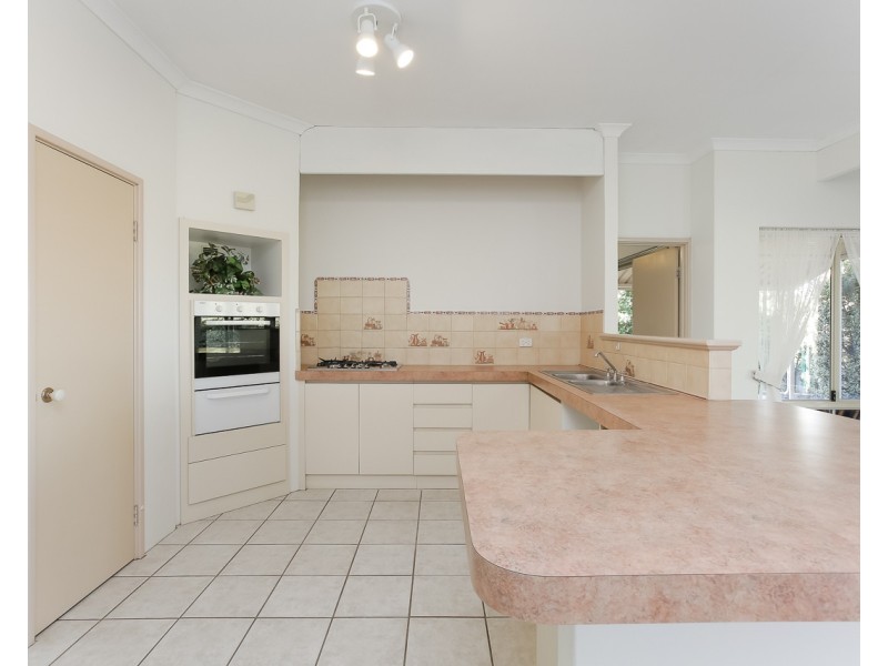 16 Glendevon Turn, Kinross WA 6028