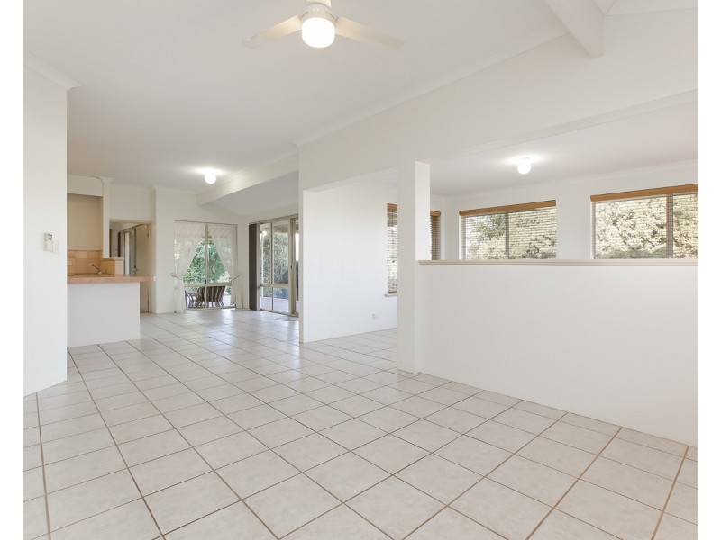 16 Glendevon Turn, Kinross WA 6028