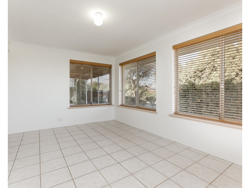 16 Glendevon Turn, Kinross WA 6028