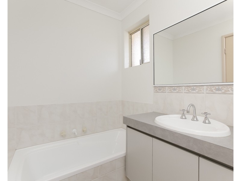 16 Glendevon Turn, Kinross WA 6028