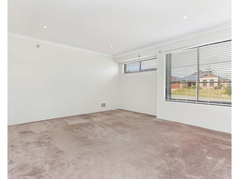 35 Fairbourne Approach, Butler WA 6036
