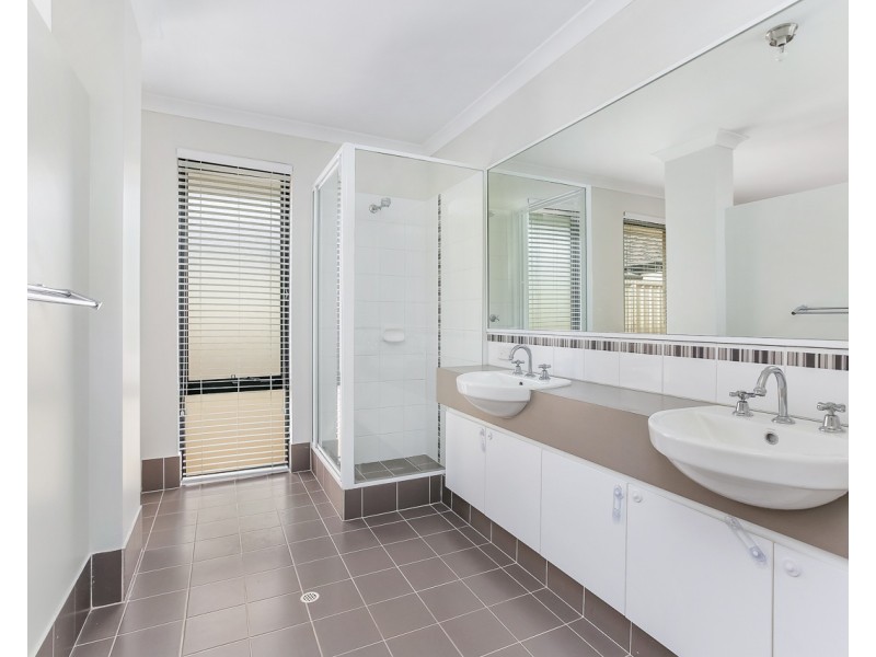35 Fairbourne Approach, Butler WA 6036