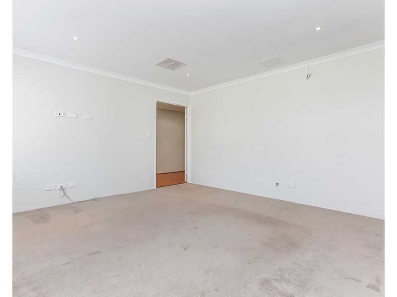 35 Fairbourne Approach, Butler WA 6036