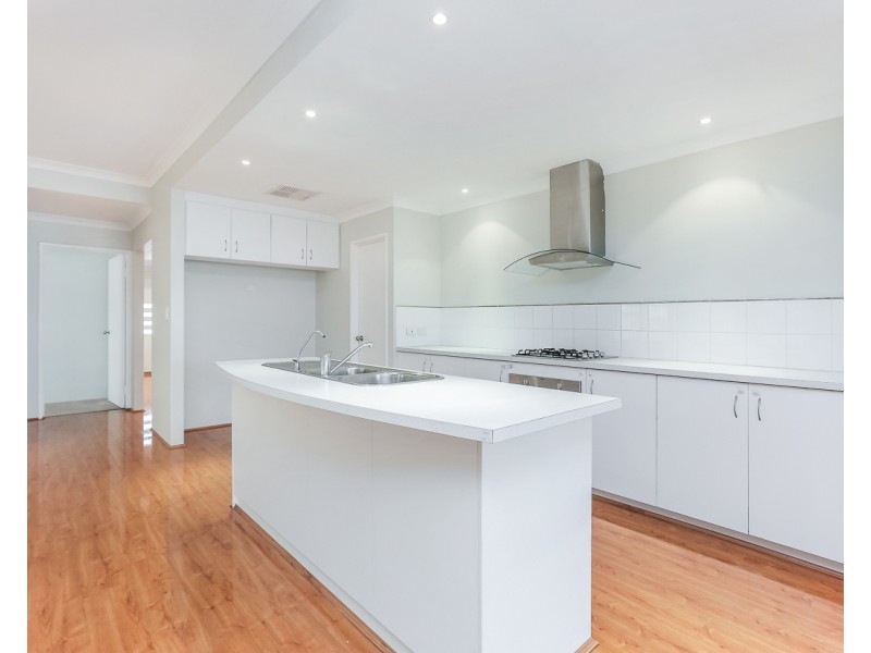35 Fairbourne Approach, Butler WA 6036