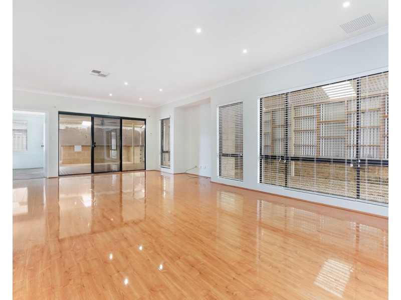 35 Fairbourne Approach, Butler WA 6036