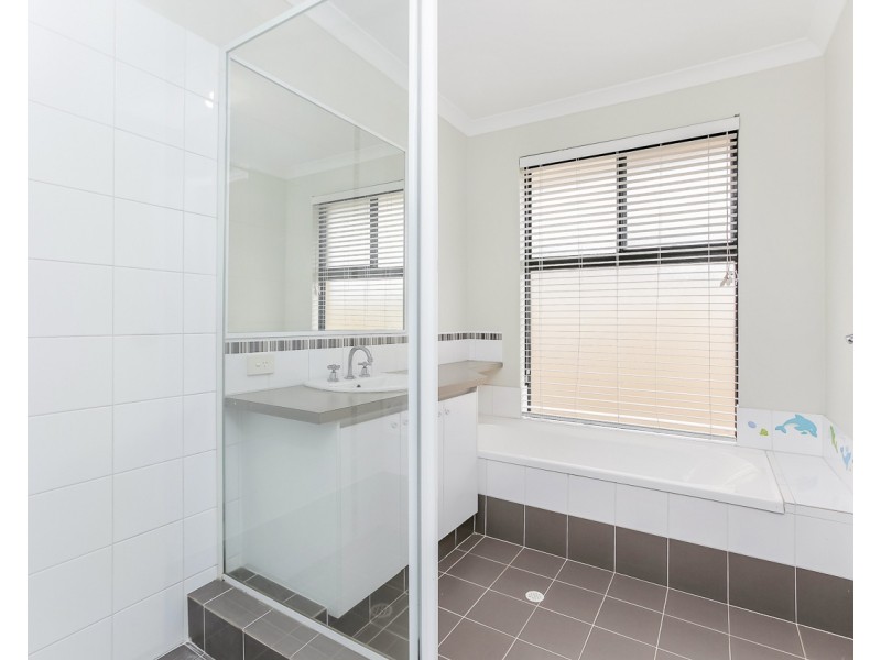 35 Fairbourne Approach, Butler WA 6036